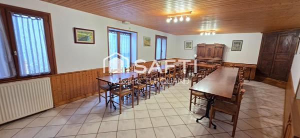 Immeuble pour investisseur ou projet commercial 290 m² comprenant 1 habitation et une surface commerciale réhabilitable en habitation.