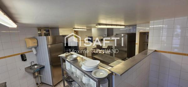 Immeuble pour investisseur ou projet commercial 290 m² comprenant 1 habitation et une surface commerciale réhabilitable en habitation.