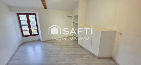 Immeuble pour investisseur ou projet commercial 290 m² comprenant 1 habitation et une surface commerciale réhabilitable en habitation.