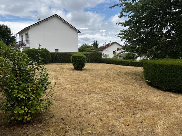 Pavillon de plain-pied avec deux chambres, situé aux abords de Bellac