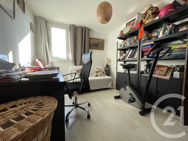 Appartement T4 à vendre  3 pièces - 72,75 m 2   MARSEILLE  - 13015