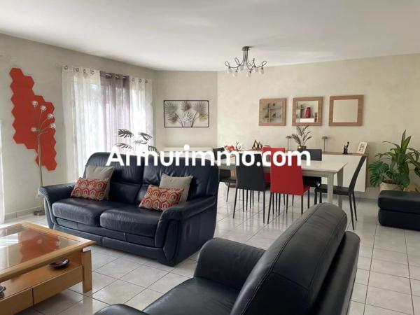 Vente                                                      Maison
                        
                     6 pièces                      142 m2                     à Nueil-les-Aubiers