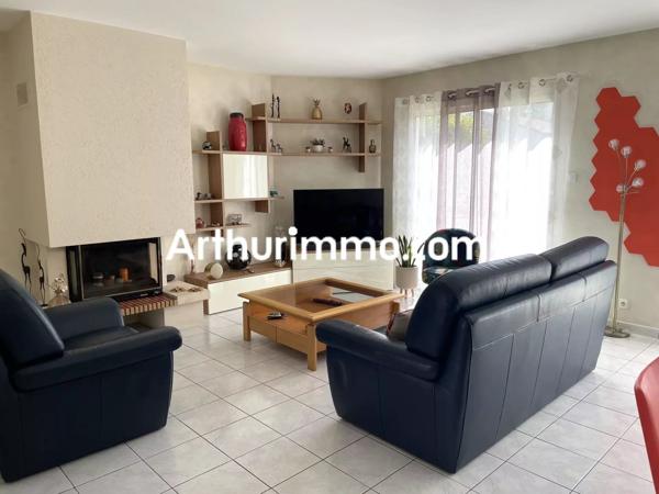 Vente                                                      Maison
                        
                     6 pièces                      142 m2                     à Nueil-les-Aubiers
