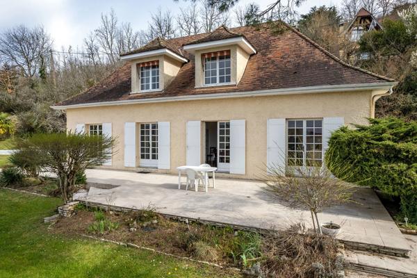 Maison spacieuse en Dordogne avec piscine, jardin et vue sur la vallée - à pied du centre du Bugue