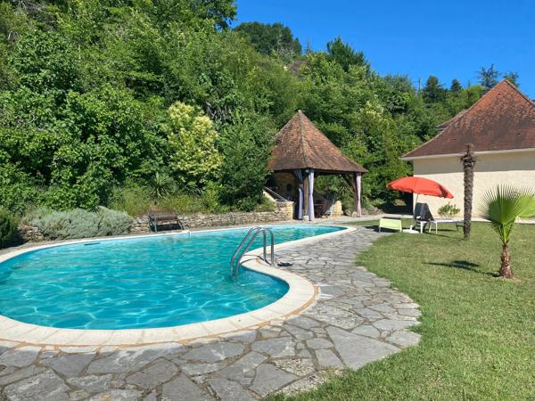 Maison spacieuse en Dordogne avec piscine, jardin et vue sur la vallée - à pied du centre du Bugue