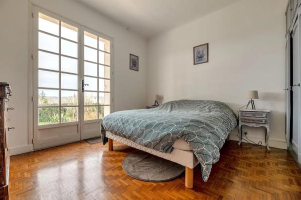 Maison spacieuse en Dordogne avec piscine, jardin et vue sur la vallée - à pied du centre du Bugue
