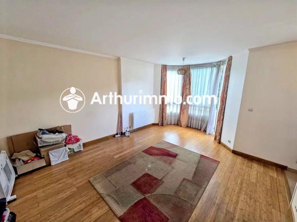 Vente                                                      Appartement
                        
                     2 pièces                      47 m2                     à Savigny-le-Temple