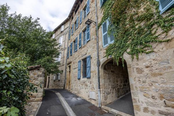 Magnifique propriété rénovée de 3 chambres au cœur de la ville médiévale de Figeac !