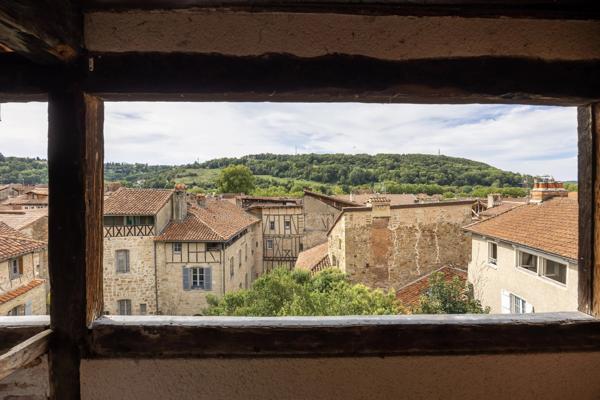 Magnifique propriété rénovée de 3 chambres au cœur de la ville médiévale de Figeac !