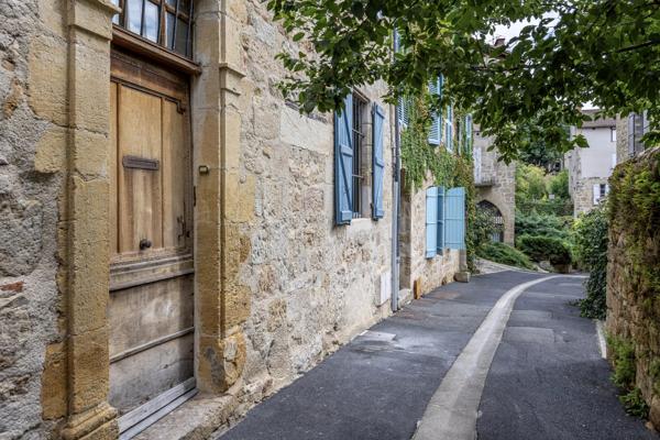 Magnifique propriété rénovée de 3 chambres au cœur de la ville médiévale de Figeac !