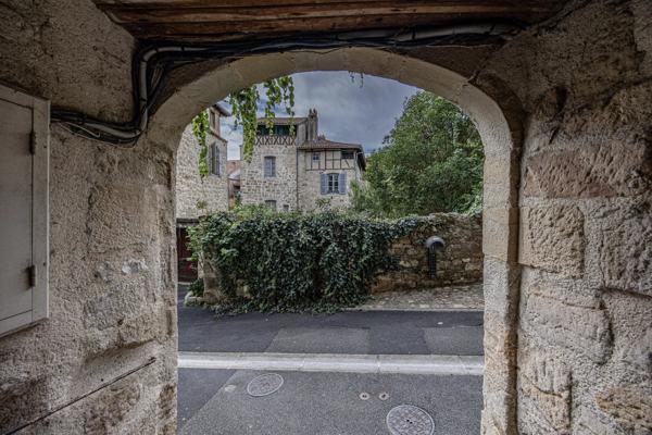 Magnifique propriété rénovée de 3 chambres au cœur de la ville médiévale de Figeac !