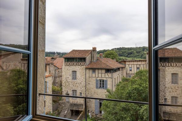 Magnifique propriété rénovée de 3 chambres au cœur de la ville médiévale de Figeac !