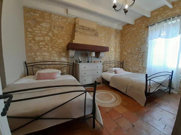 Belle propriété en pierre avec 2 piscines près d'Eymet et de Bergerac