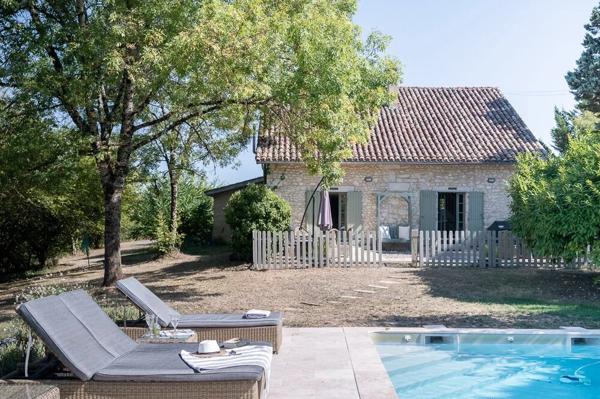 Belle propriété en pierre avec 2 piscines près d'Eymet et de Bergerac