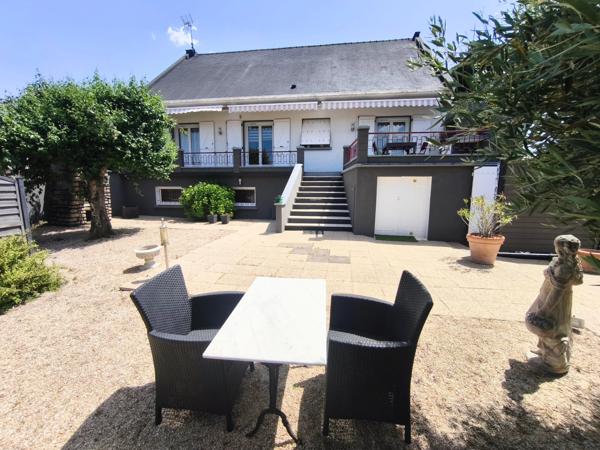 Belle maison familiale avec grand terrain clos et vaste sous-sol