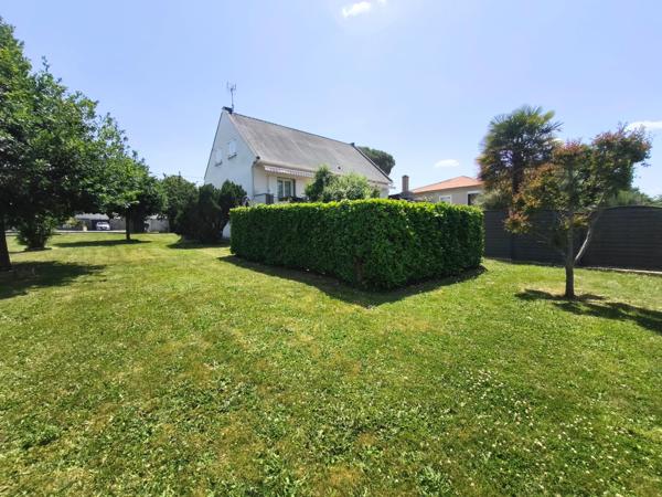 Belle maison familiale avec grand terrain clos et vaste sous-sol