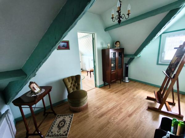Belle maison familiale avec grand terrain clos et vaste sous-sol