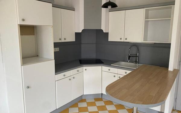 Appartement à louer    3 pièces •  Mèze