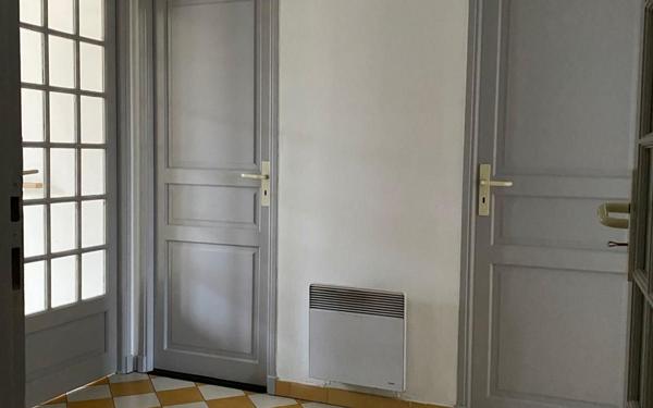 Appartement à louer    3 pièces •  Mèze