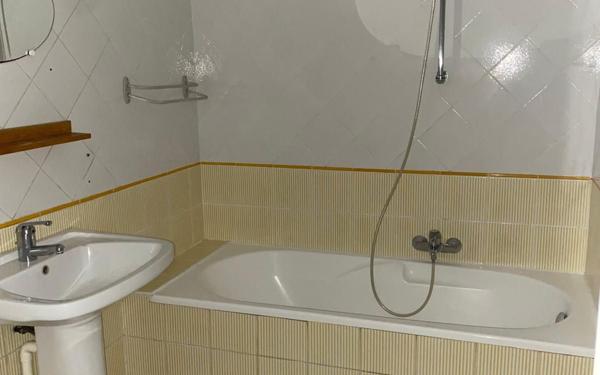 Appartement à louer    3 pièces •  Mèze