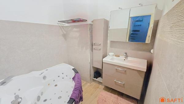 2 Appartements avec jardin privatif + 2 locaux commerciaux