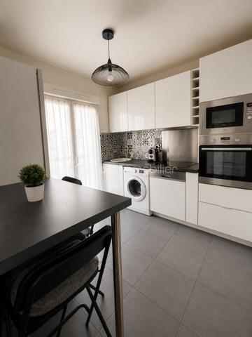 En exclusivité !! Au pied de la GARE RER B du VERT-GALANT proche toutes commodités, dans Résidence sécurisée et arborée avec de nombreux STATIONNEMENTS réservés aux propriétaires.
Au 1er étage / 4, APPARTEMENT 2P de 47m² environ : entrée avec dressing - wc - cellier - cuisine ouverte sur séjour donnant sur 2 balcons - chambre spacieuse - salle d'eau. Cave au sous-sol. Les +++ Résidence et appartement bien entretenus - agencement optimisé - localisation au top - double vitrage... Faire vite ! Au plaisir pour une visite. Conseillère à votre écoute 7j/7.