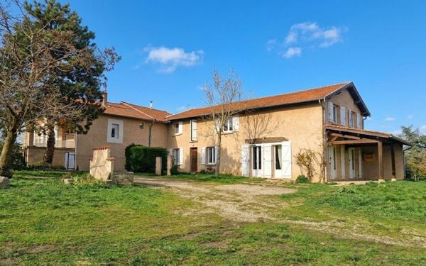 Immeuble à vendre    4 pièces •  Vaugneray