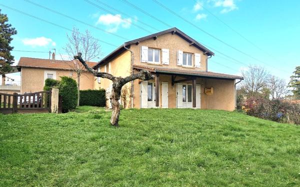 Immeuble à vendre    4 pièces •  Vaugneray