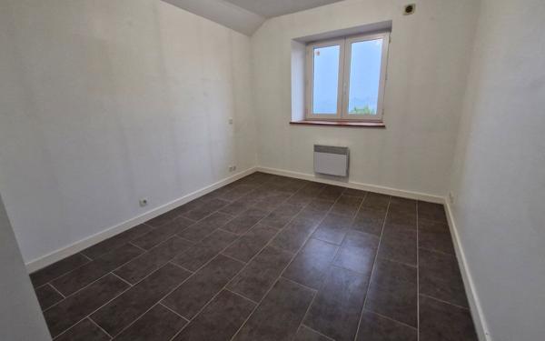 Immeuble à vendre    4 pièces •  Vaugneray