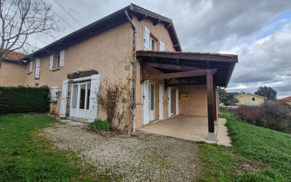 Immeuble à vendre    4 pièces •  Vaugneray