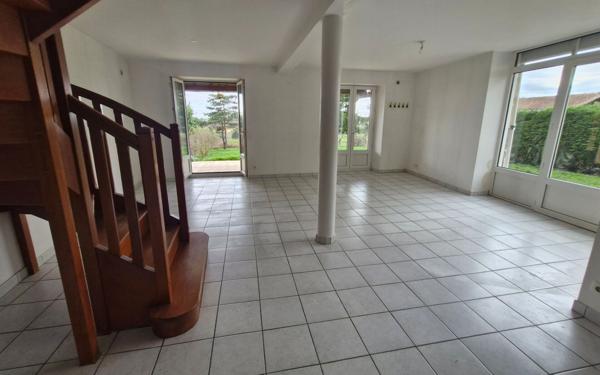 Immeuble à vendre    4 pièces •  Vaugneray