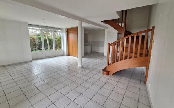 Immeuble à vendre    4 pièces •  Vaugneray