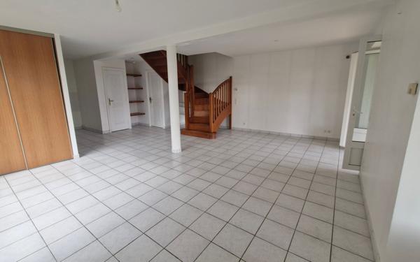 Immeuble à vendre    4 pièces •  Vaugneray