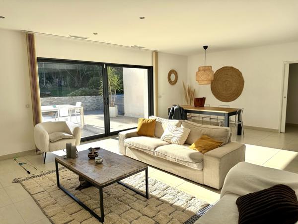 Maison contemporaine avec jardin