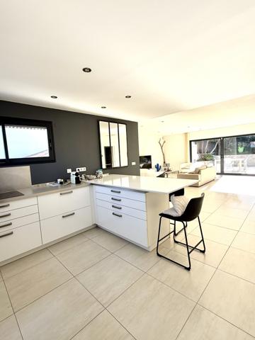 Maison contemporaine avec jardin