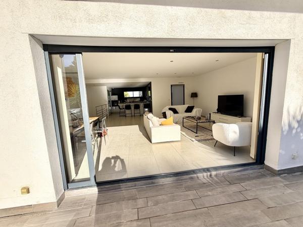 Maison contemporaine avec jardin