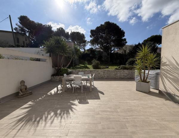 Maison contemporaine avec jardin