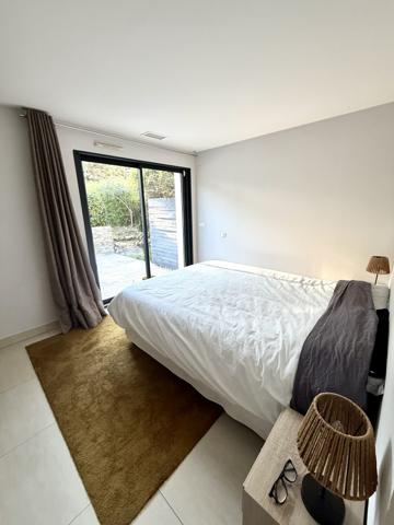 Maison contemporaine avec jardin