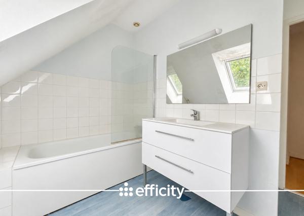 Maison
         6 pièces
        - 122 m² 360 000 € *