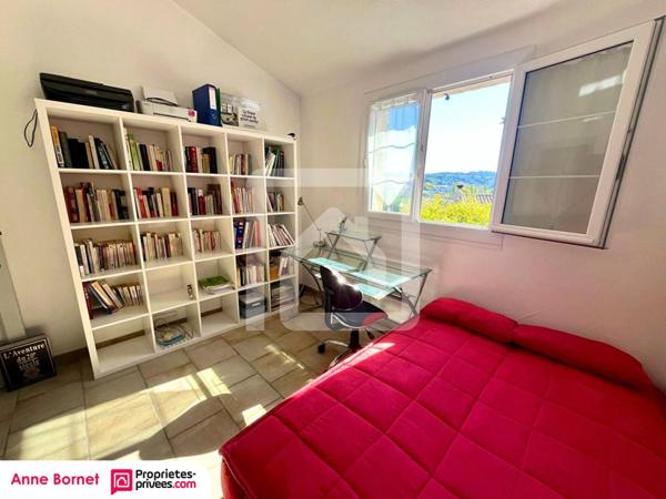 Villa 6 pièces 148 m2 avec jardin arboré, terrasse et cave