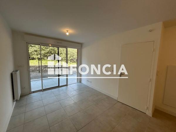 Location Appartement 2 pièces 35.2 m² - MONTAGNE DES CHEVRES Villeneuve Les Avignon 30400