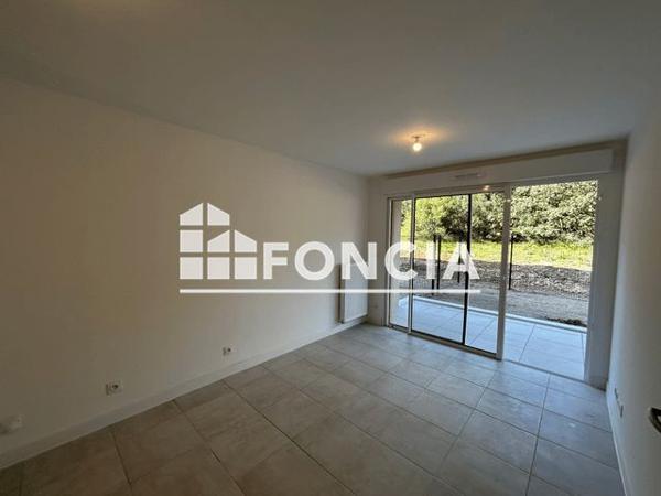Location Appartement 2 pièces 35.2 m² - MONTAGNE DES CHEVRES Villeneuve Les Avignon 30400