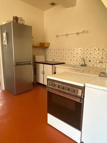 CHARMANTE MAISON DE VILLAGE EN PIERRES AVEC GRANGE SPACIEUSE