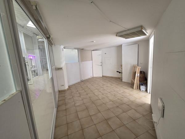 A LOUER - LOCAL PROFFESSIONNEL - GARDANNE - 125 M²