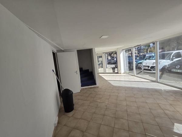 A LOUER - LOCAL PROFFESSIONNEL - GARDANNE - 125 M²