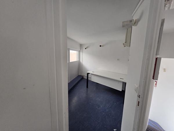 A LOUER - LOCAL PROFFESSIONNEL - GARDANNE - 125 M²