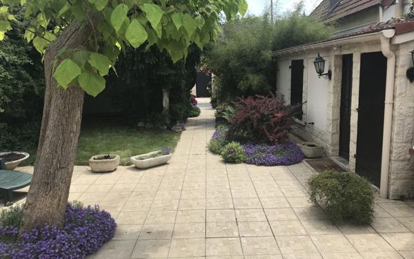 Maison à vendre    4 pièces • 85 m2 Le Blanc-Mesnil