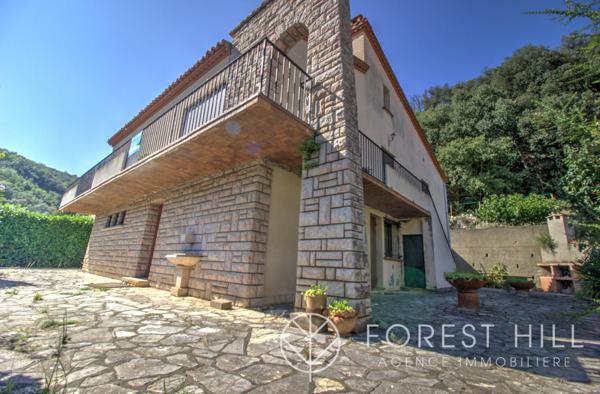 Arles-sur-Tech (66150) Maison 4 faces – fort potentiel, grand garage et terrain