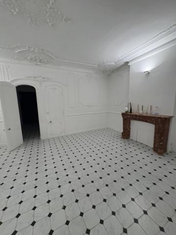 Marseille (13006) À LOUER – Local en sousplex de 112 m² – Cours Pierre-Puget, Marseille 6ème