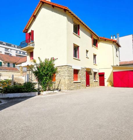 Maison de 243m2  avec 8 boxes à vendre sur Alfortville
